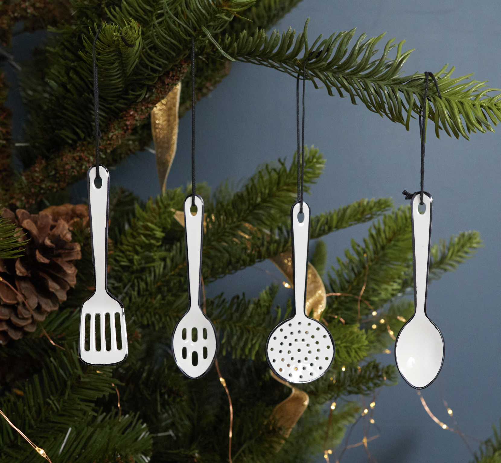 Outline Enamel Spatula Ornament